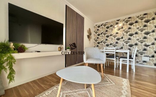 CONFORTABLE ESTUDIO AMARILLA GOLF